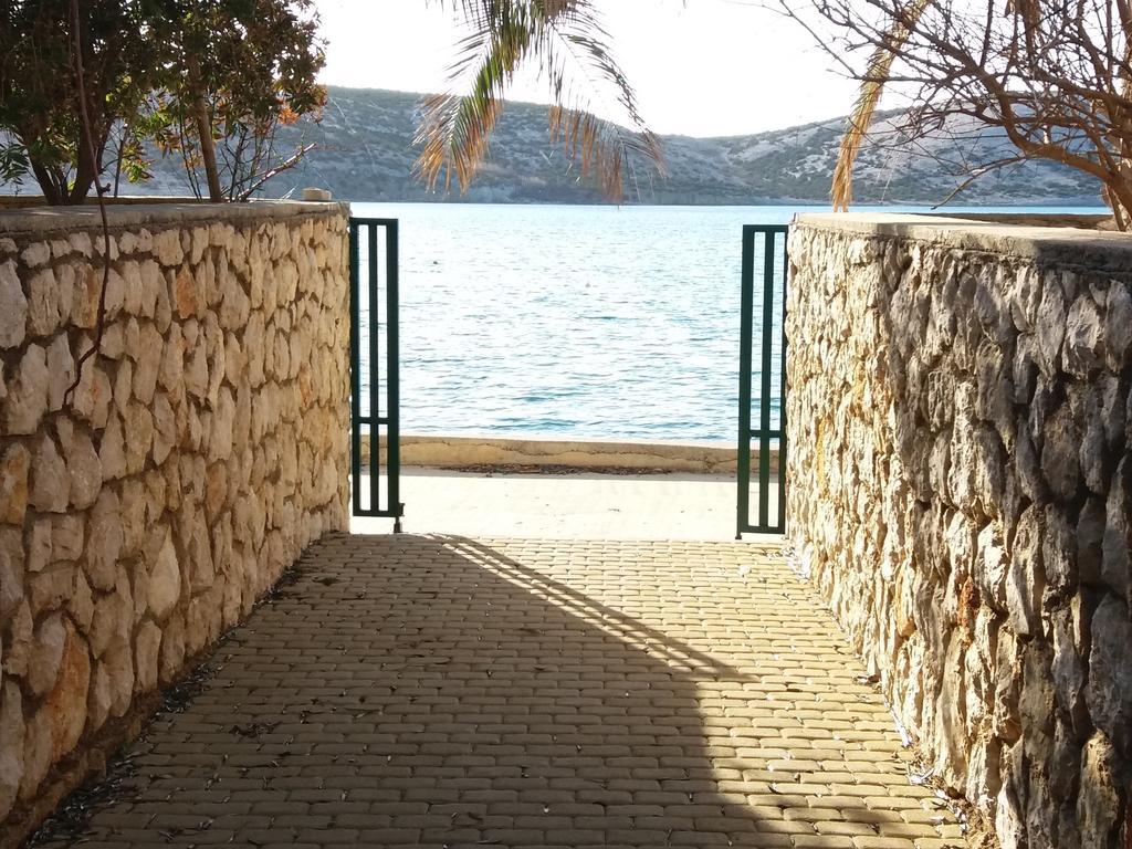 Apartments Next To Sea Maris Novalja Exterior photo